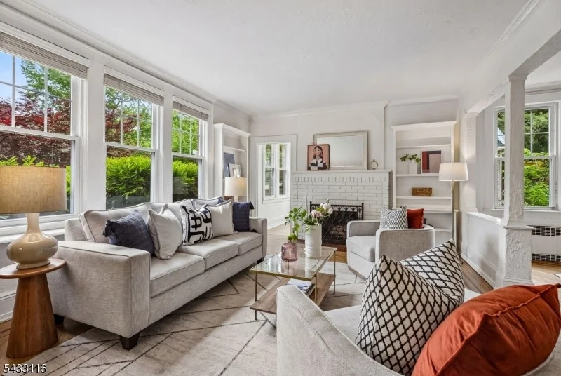 Photo of 108 Oakview Ave