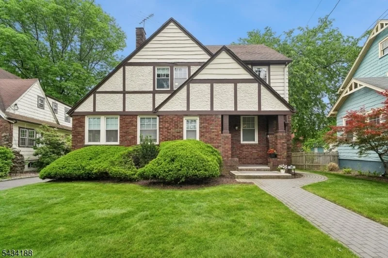 Photo of 43 Burr Rd