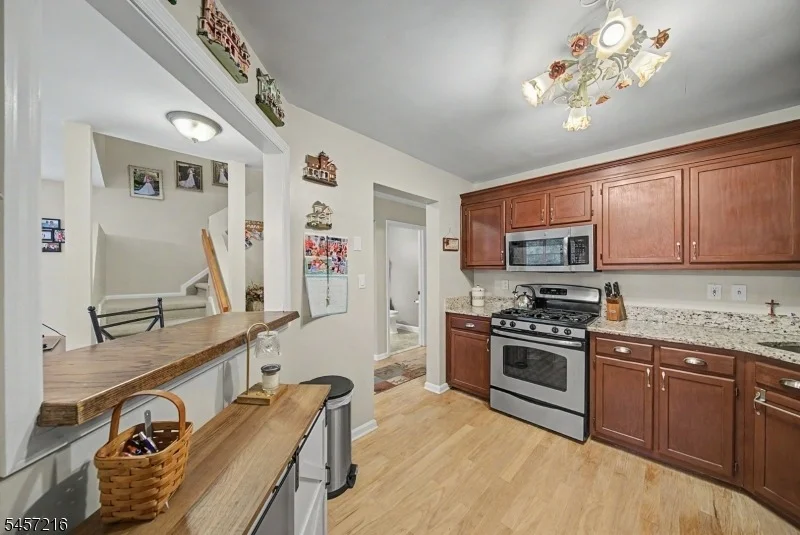 Photo of 42 HICKORY WAY