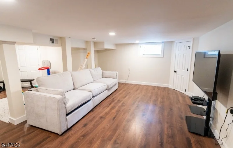 Photo of 246 Stirling Ave