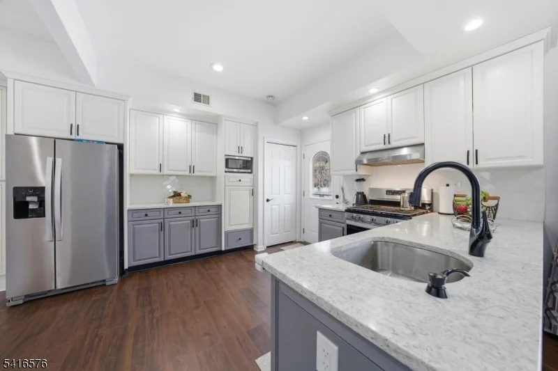 Photo of 270 Baldwin Ave
