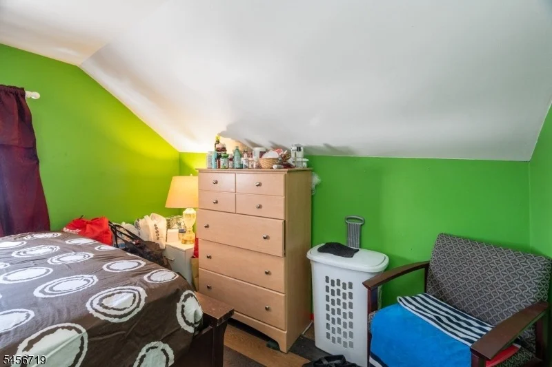 Photo of 18 Elycroft Ave