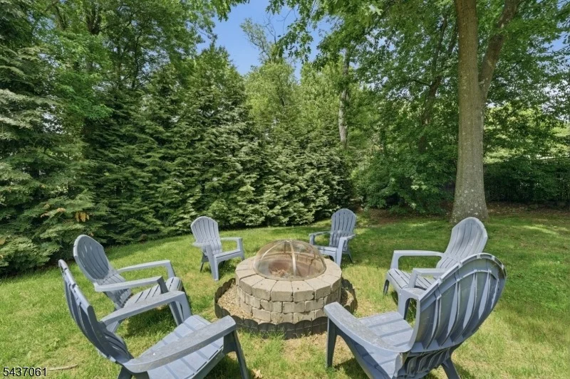 Photo of 16 Windsor Dr
