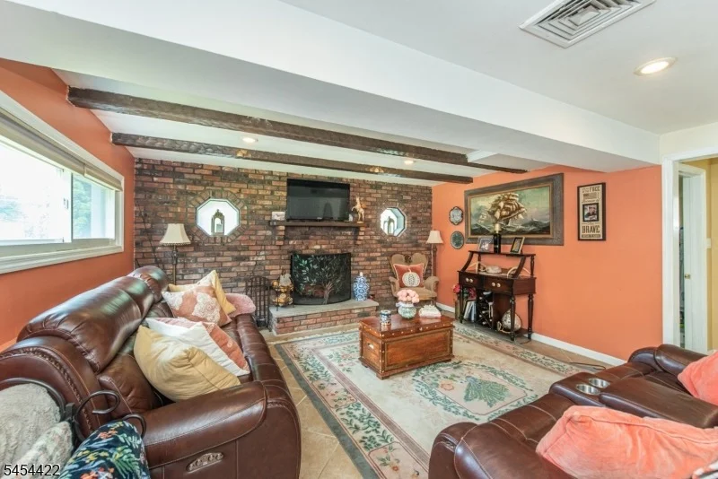 Photo of 320 Horseneck Rd