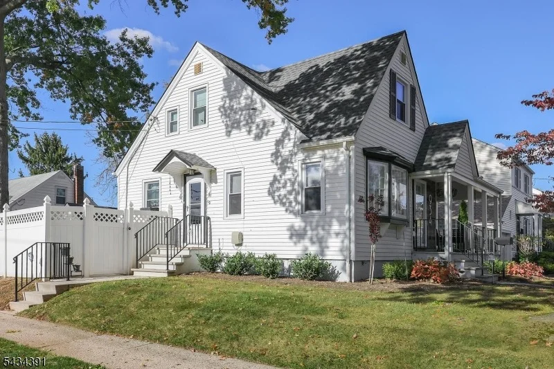 Photo of 934 Moessner Ave