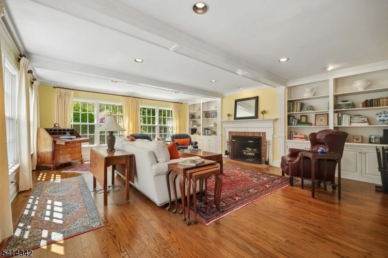Photo of 638 Mountain Ave