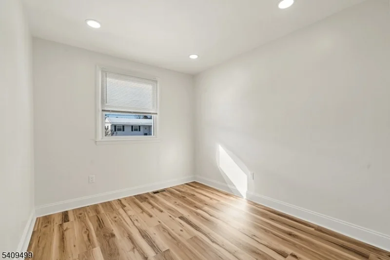 Photo of 33 Sycamore Dr
