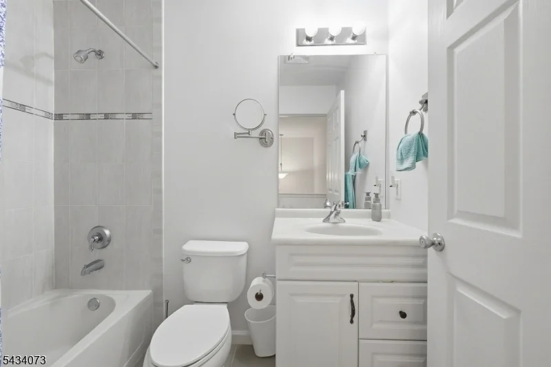 Photo of 81 Washington Square Circle