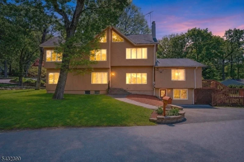 Photo of 17 Hickory Dr