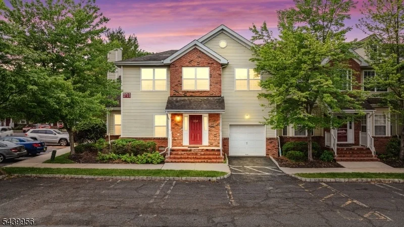 Photo of 252 Moonlight Dr