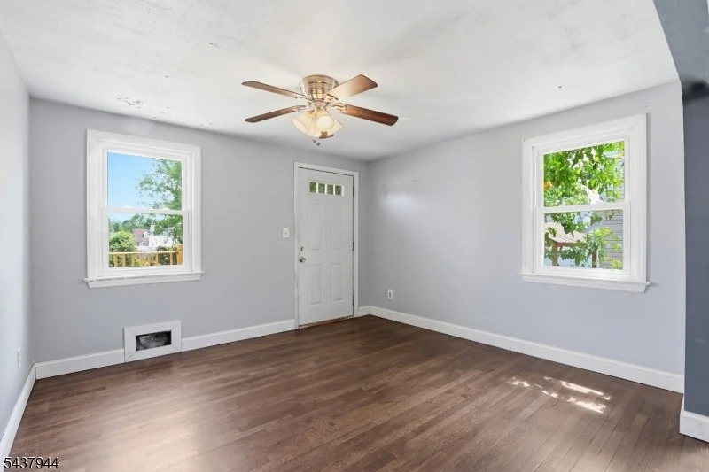 Photo of 641 Greenbrook Rd