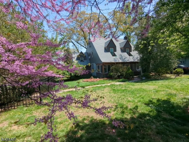 Photo of 192 Gregory Ave