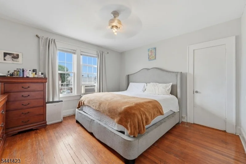 Photo of 217 8Th Ave