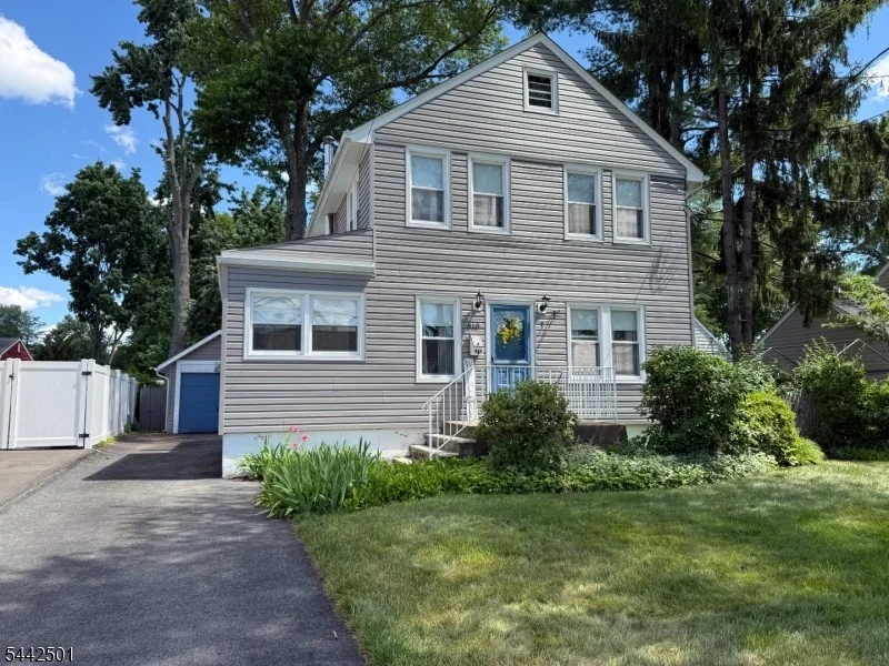 Photo of 810 Colfax Ave