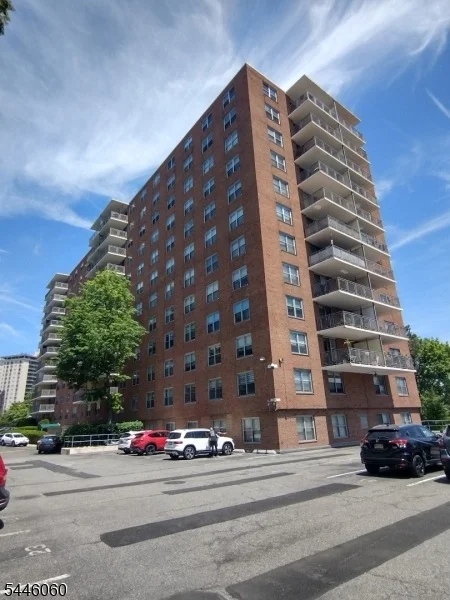 Photo of Unit 7E at 301 Beech St