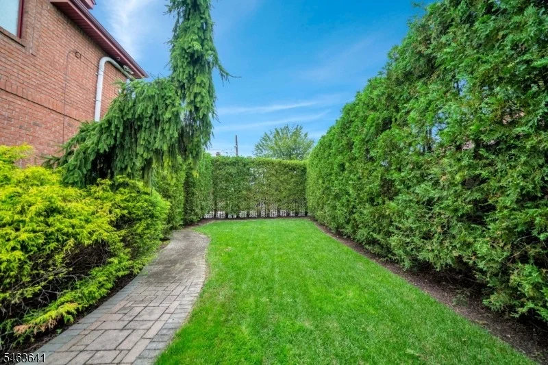 Photo of 1088 Dearborn Rd