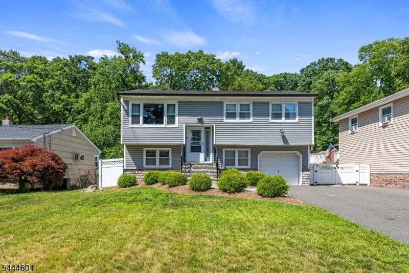 Photo of 561 Rogers Dr