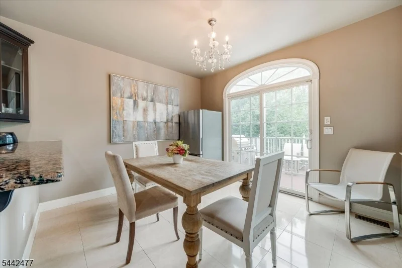 Photo of 21 Whitbay Dr
