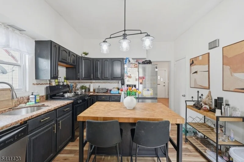 Photo of 217 8Th Ave