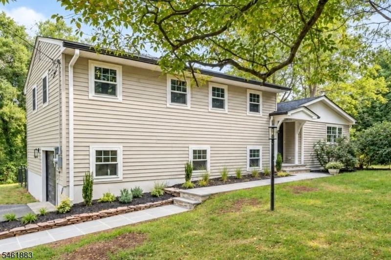 Photo of 157 Circle Dr