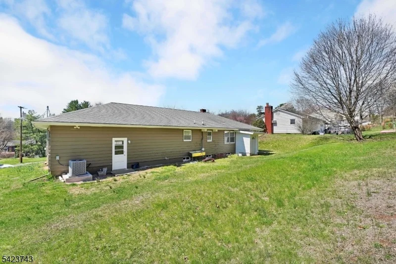 Photo of 16 Lingert Ave
