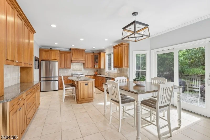 Photo of 5 Chesterfield Dr