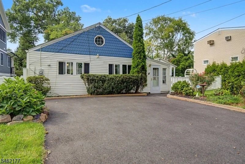 Photo of 13 SPRUCE PLACE