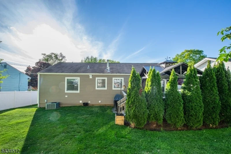 Photo of 540 Herrick Dr