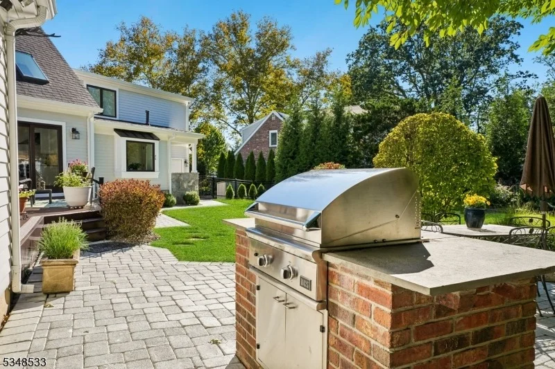 Photo of 11 Meadowbrook Ct