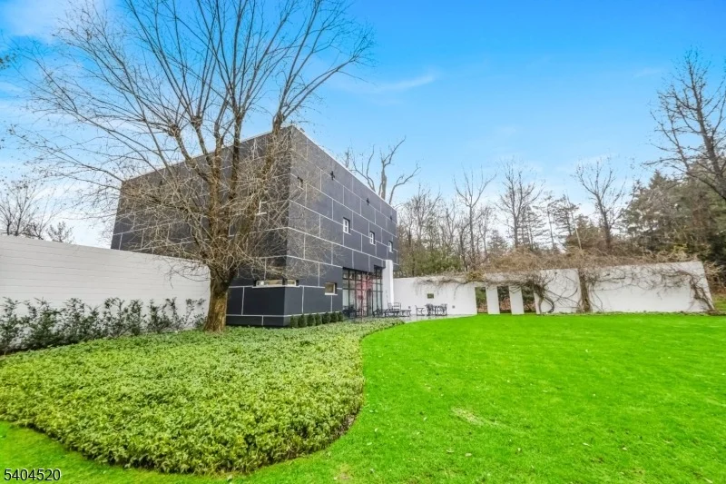Photo of 451 Mountain Ave