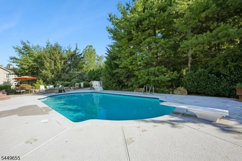 Photo of 9 Pitcairn Dr