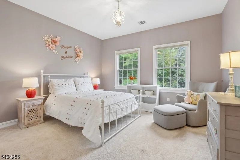 Photo of 5 Chesterfield Dr