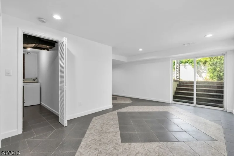 Photo of 23 Colonial Dr