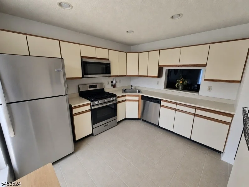 Photo of 87 Goodwin Dr