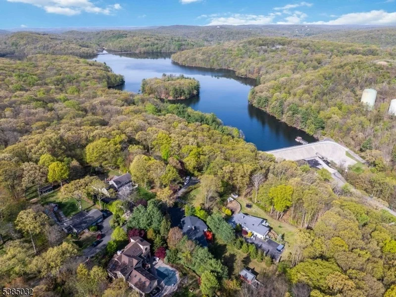 Photo of 6 Seabert Ln