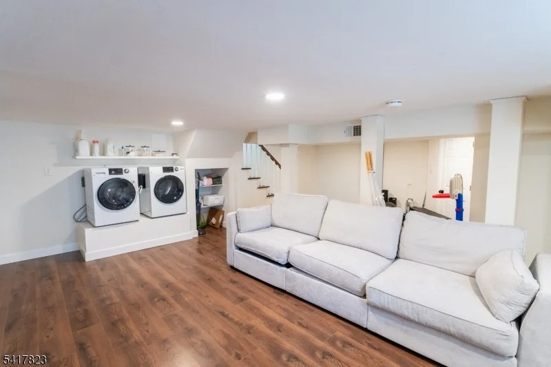 Photo of 246 Stirling Ave
