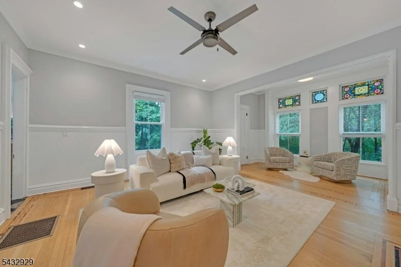 Photo of 42 Llewellyn Rd