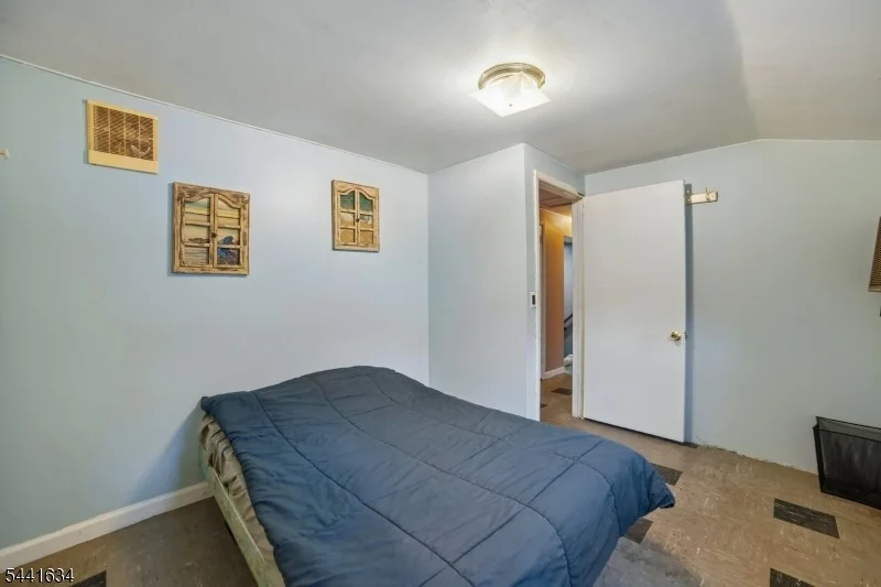Photo of 72 Lake Dr East