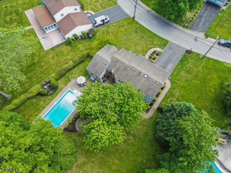 Photo of 18 Mary Ellen Dr