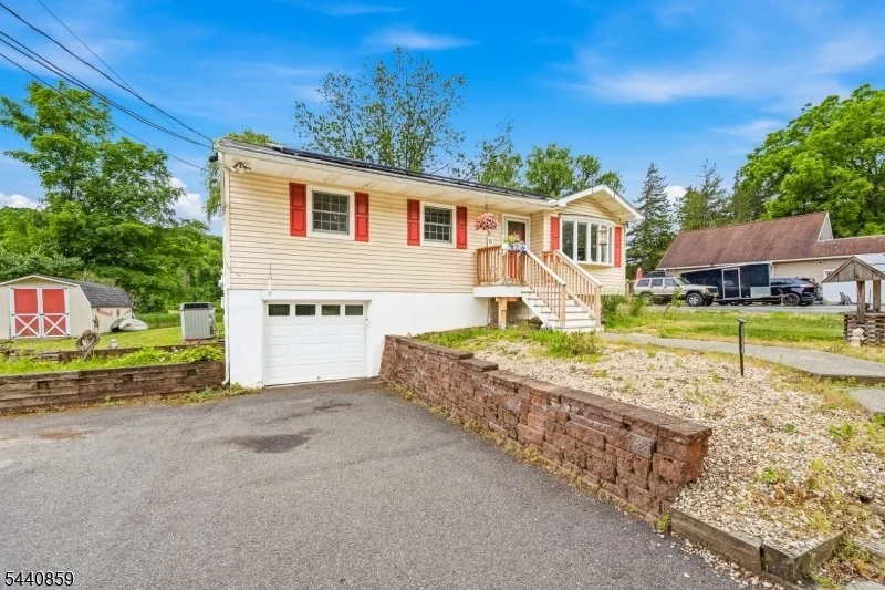 Photo of 194 Decker Pond Rd