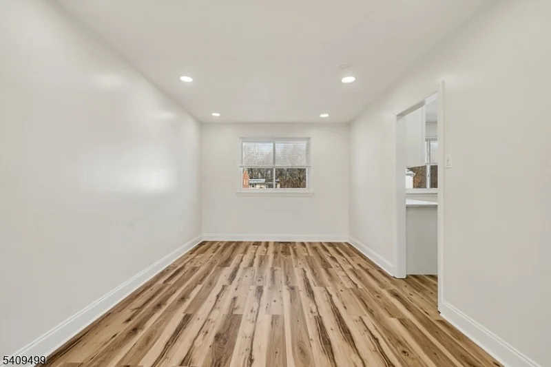 Photo of 33 Sycamore Dr