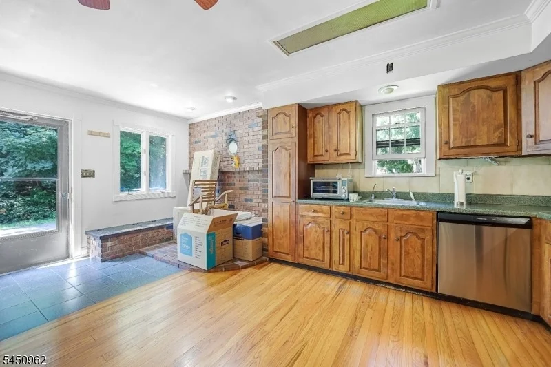 Photo of 39 Clinton Rd
