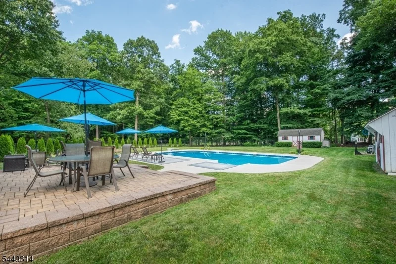 Photo of 37 Camelot Dr