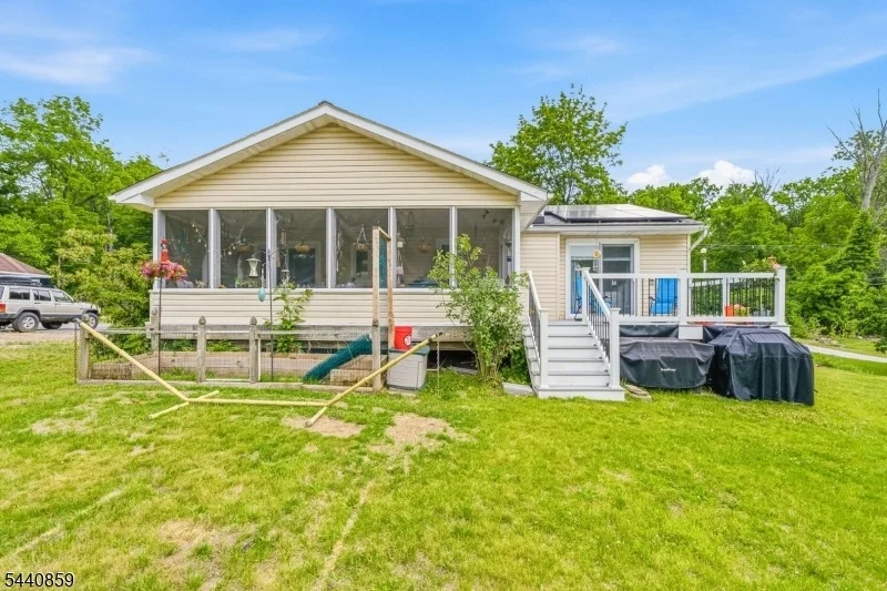 Photo of 194 Decker Pond Rd