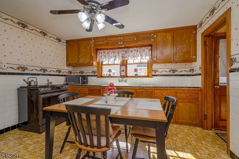 Photo of 980 Caldwell Ave