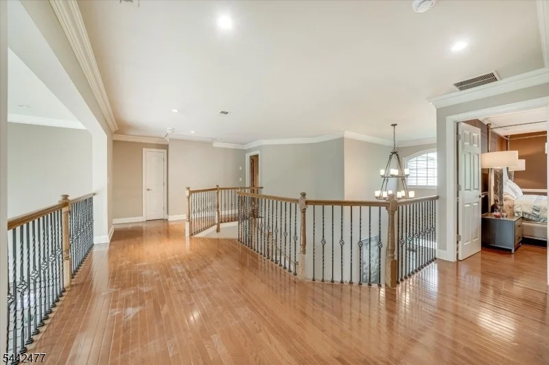 Photo of 21 Whitbay Dr