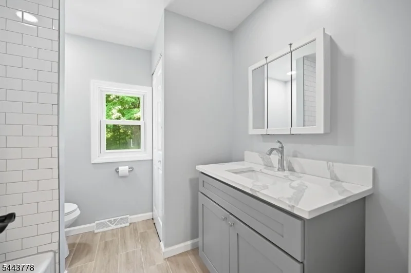 Photo of 82 Fairview Dr