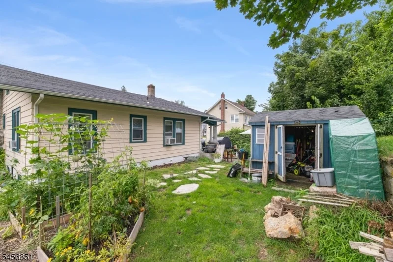 Photo of 80 Allen St