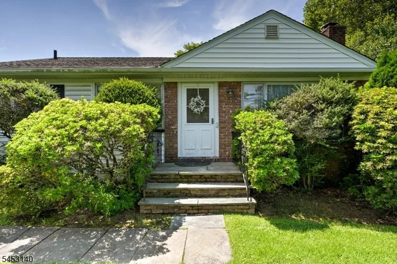 Photo of 271 Summit Rd