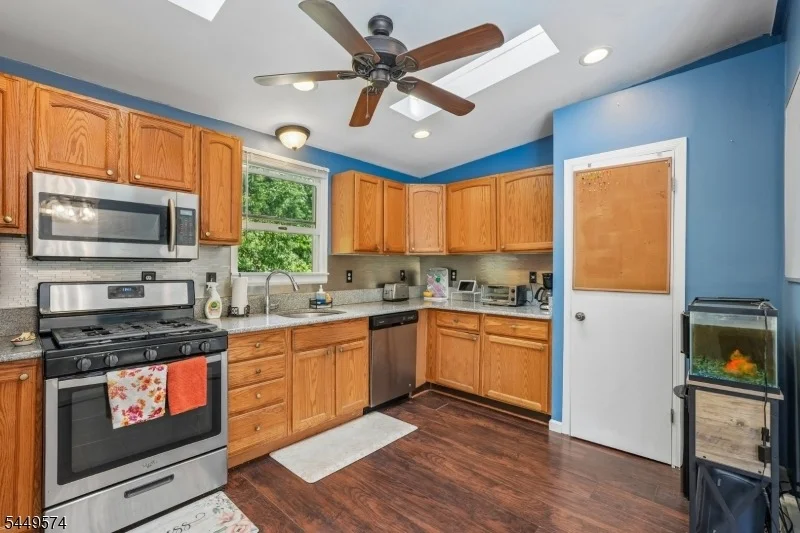 Photo of 2 Howard St